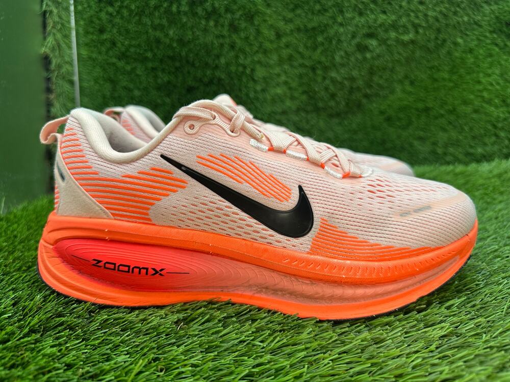 Nike Vomero 18 HM6804-600 Athletic Sneaker Womens 8.5 Orange Mesh Sports Running